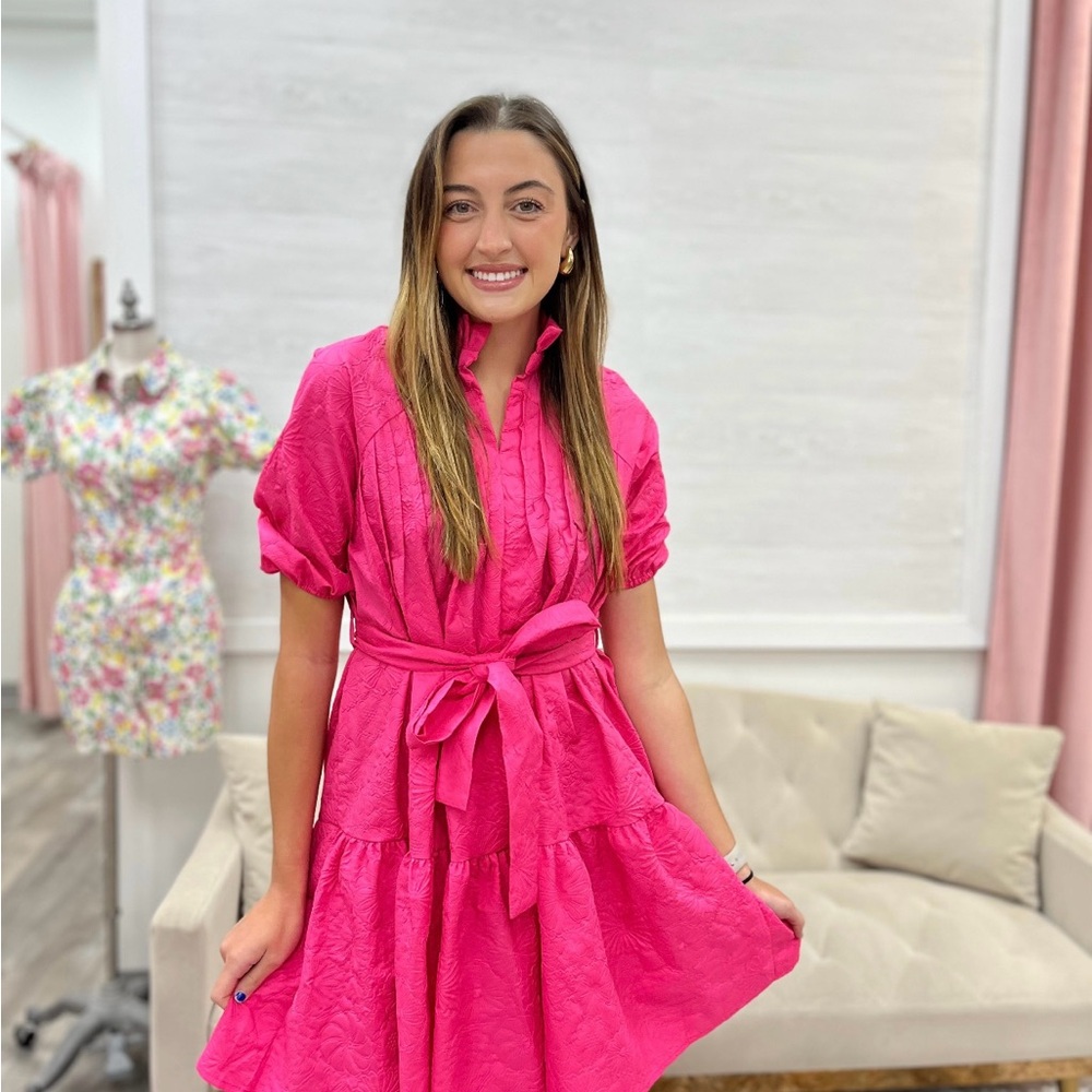 Solid texture, dress features, short, puff sleeves, V-neck line a belted waist.